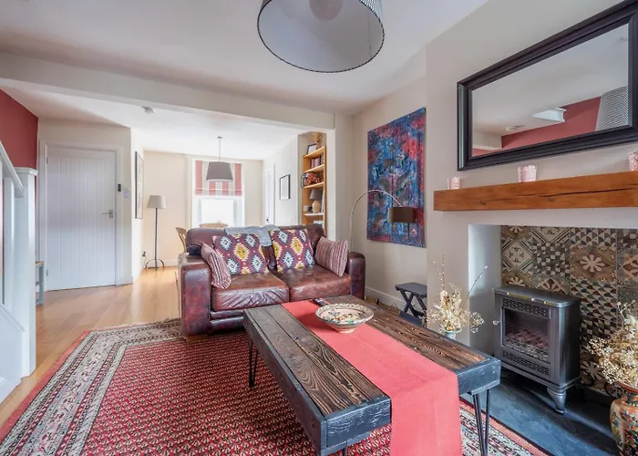 Chic 2-Bedroom Townhouse In Vibrant Abergavenny