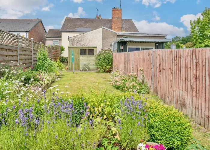 Chic 2-Bedroom Townhouse In Vibrant Abergavenny