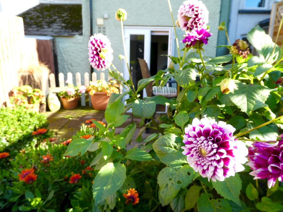 Chic 2-bedroom Townhouse In Vibrant * Abergavenny
