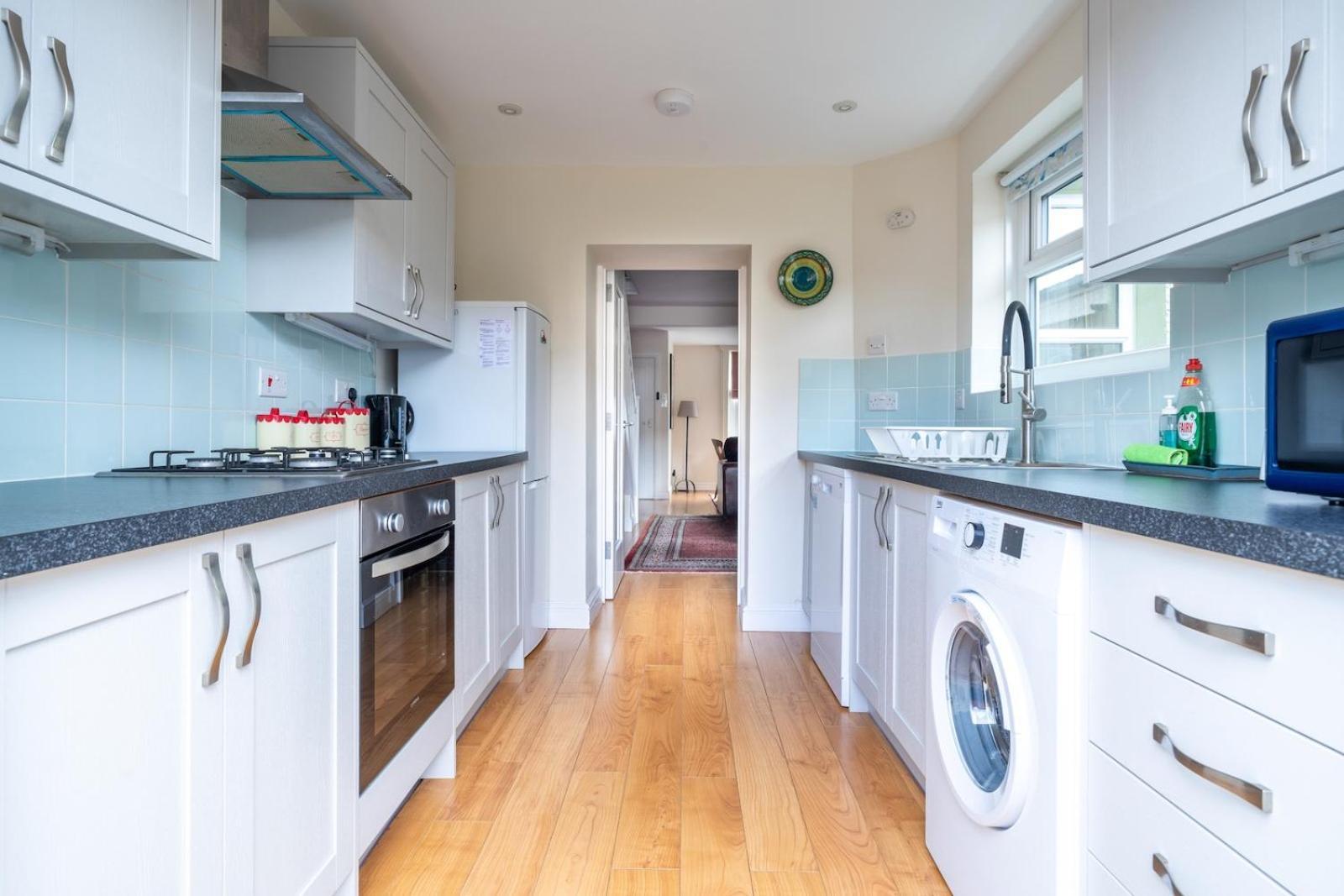 Chic 2-bedroom Townhouse In Vibrant Abergavenny