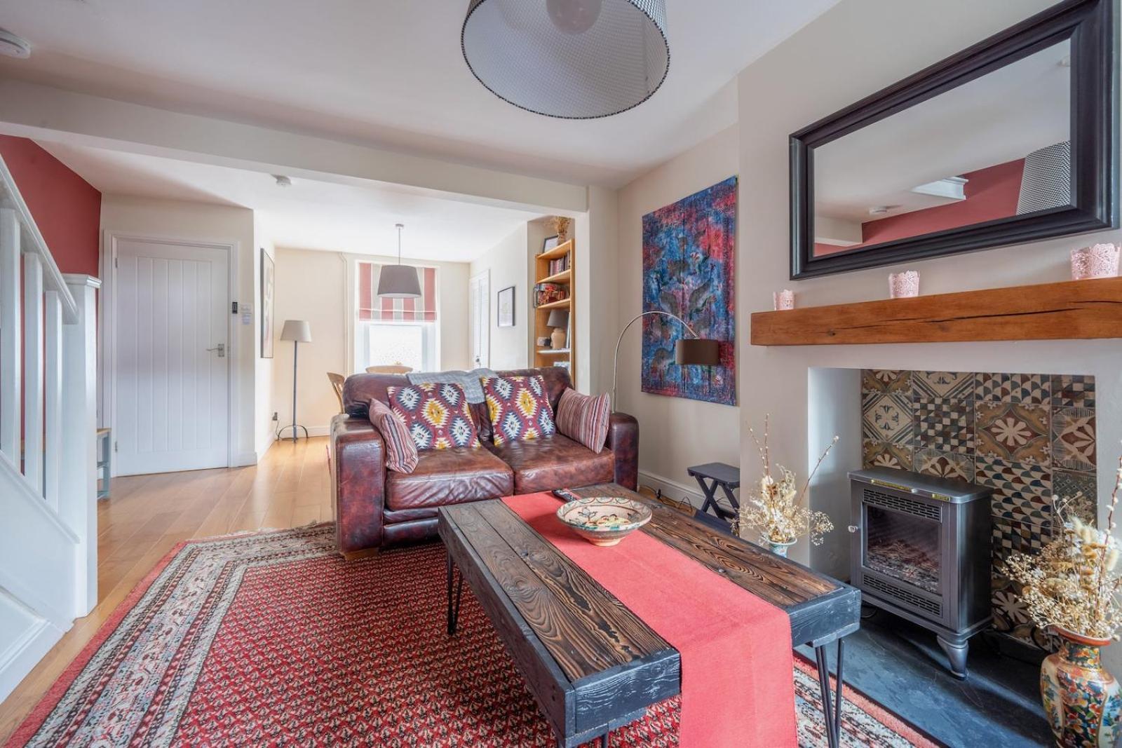 Chic 2-bedroom Townhouse In Vibrant