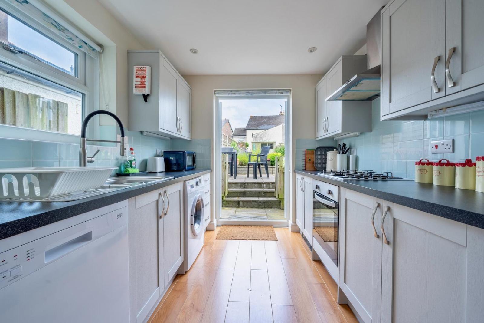 Chic 2-bedroom Townhouse In Vibrant Holiday home Abergavenny