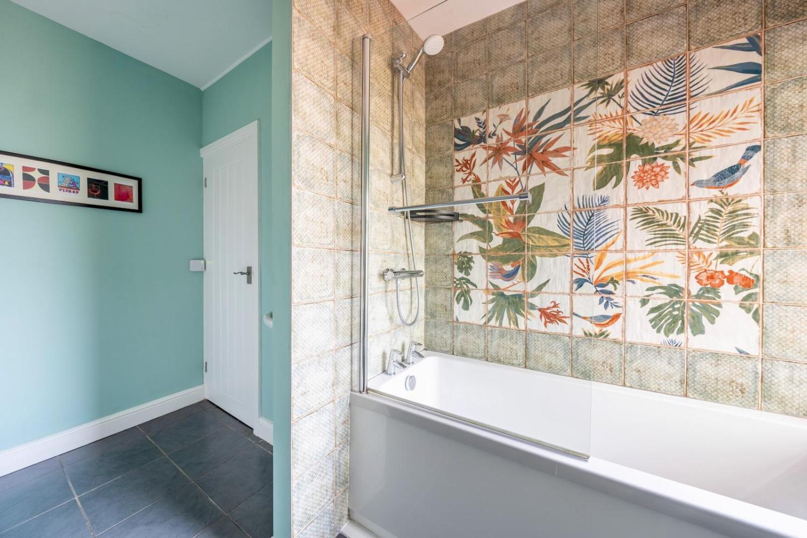 Chic 2-bedroom Townhouse In Vibrant *