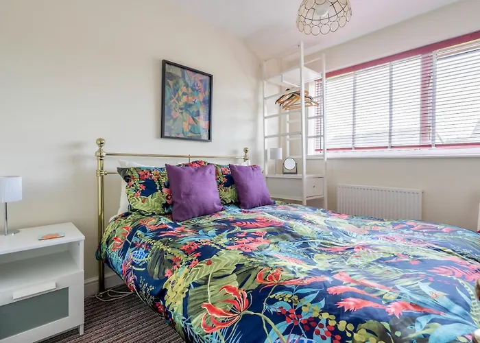 Chic 2-Bedroom Townhouse In Vibrant Abergavenny